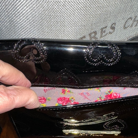 Betsey Johnson Black Heart Clutch with Bow - Picture 9 of 10